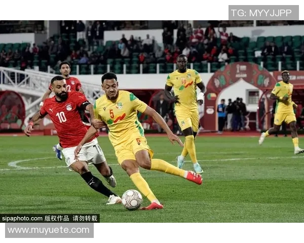 哈茨与罗斯郡精彩对决比分揭晓赛季走势分析与战术解析 哈茨与罗斯郡精彩对决比分揭晓赛季走势分析与战术解析