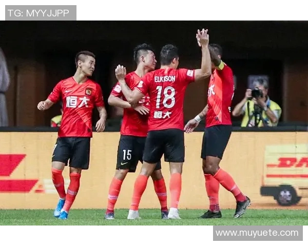 恒大与上港激战正酣谁能在这场巅峰对决中笑到最后