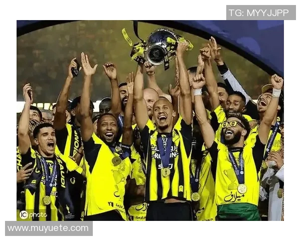 罗森博格与索特拉的激烈对决揭示足球战术的深层次博弈 罗森博格与索特拉的激烈对决揭示足球战术的深层次博弈